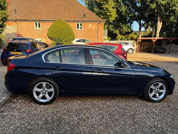 BMW 3 Series 2025 photo 4