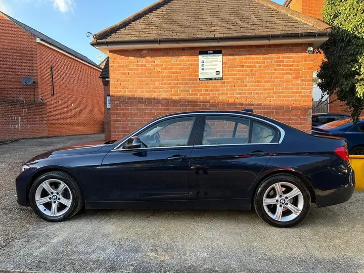 BMW 3 Series 2025 photo 2