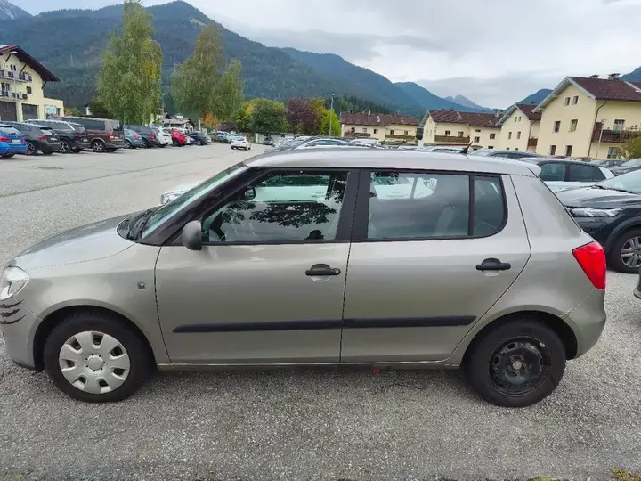 Skoda Fabia 2008 photo 3