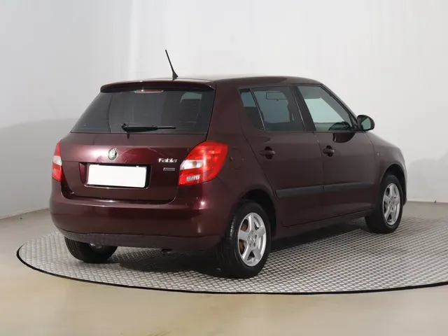 Skoda Fabia 2011 photo 4