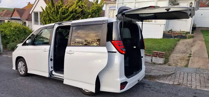 Toyota Noah 2023 photo 5