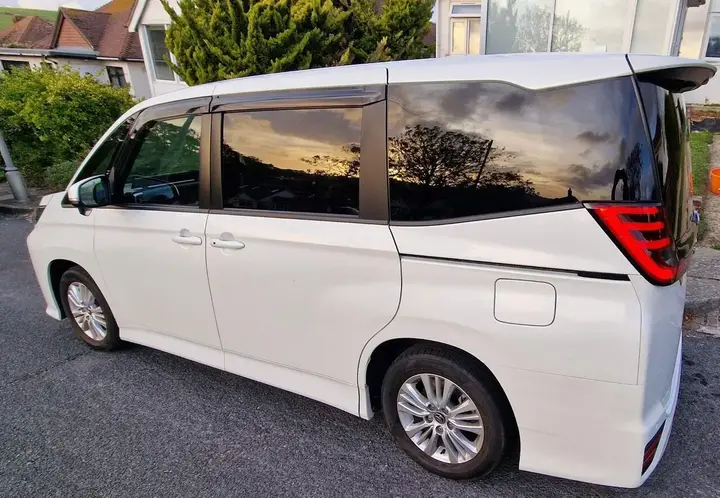 Toyota Noah 2023 photo 3