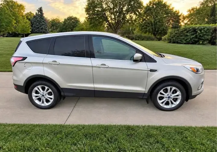 Ford Escape 2017 photo 2