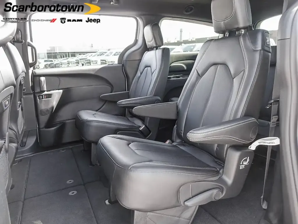Chrysler Pacifica 2027 photo 5