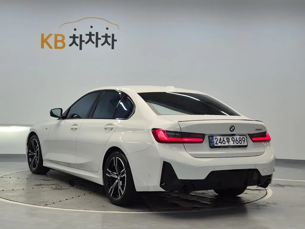 BMW 3 Series 2025 photo 2