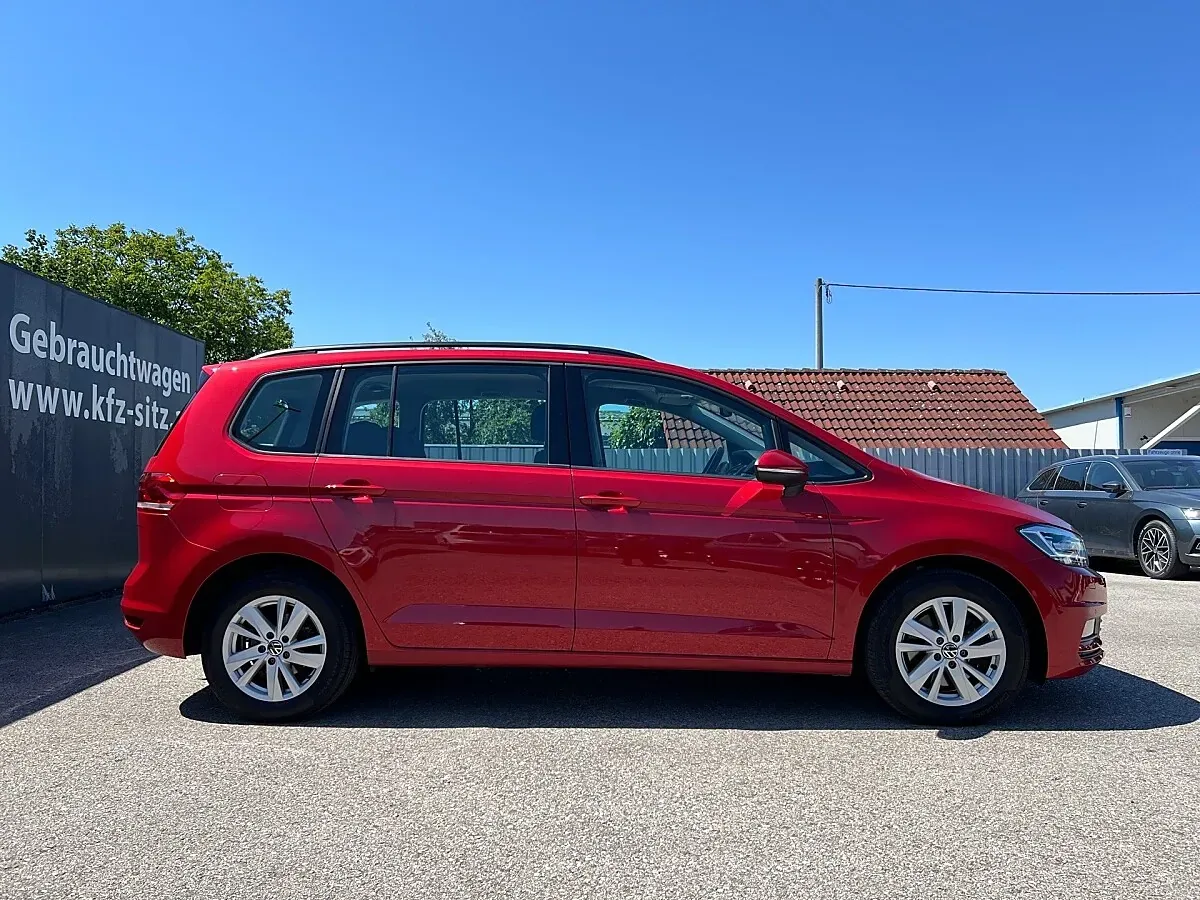 Volkswagen Touran 2023 photo 2