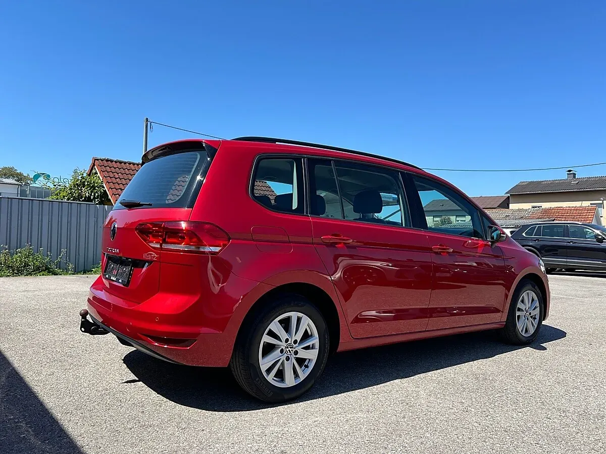 Volkswagen Touran 2023 photo 3