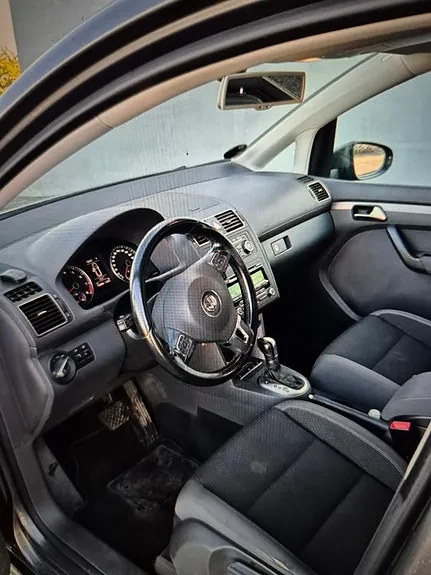 Volkswagen Touran 2010 photo 4