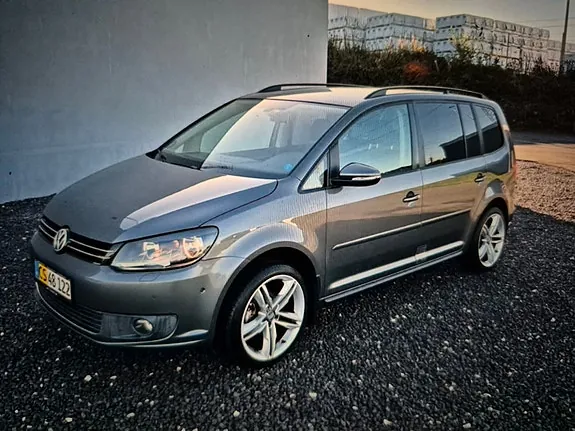 Volkswagen Touran 2010 photo 2