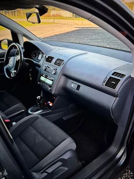 Volkswagen Touran 2010 photo 5