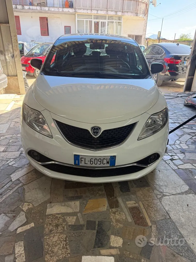 Lancia Ypsilon
