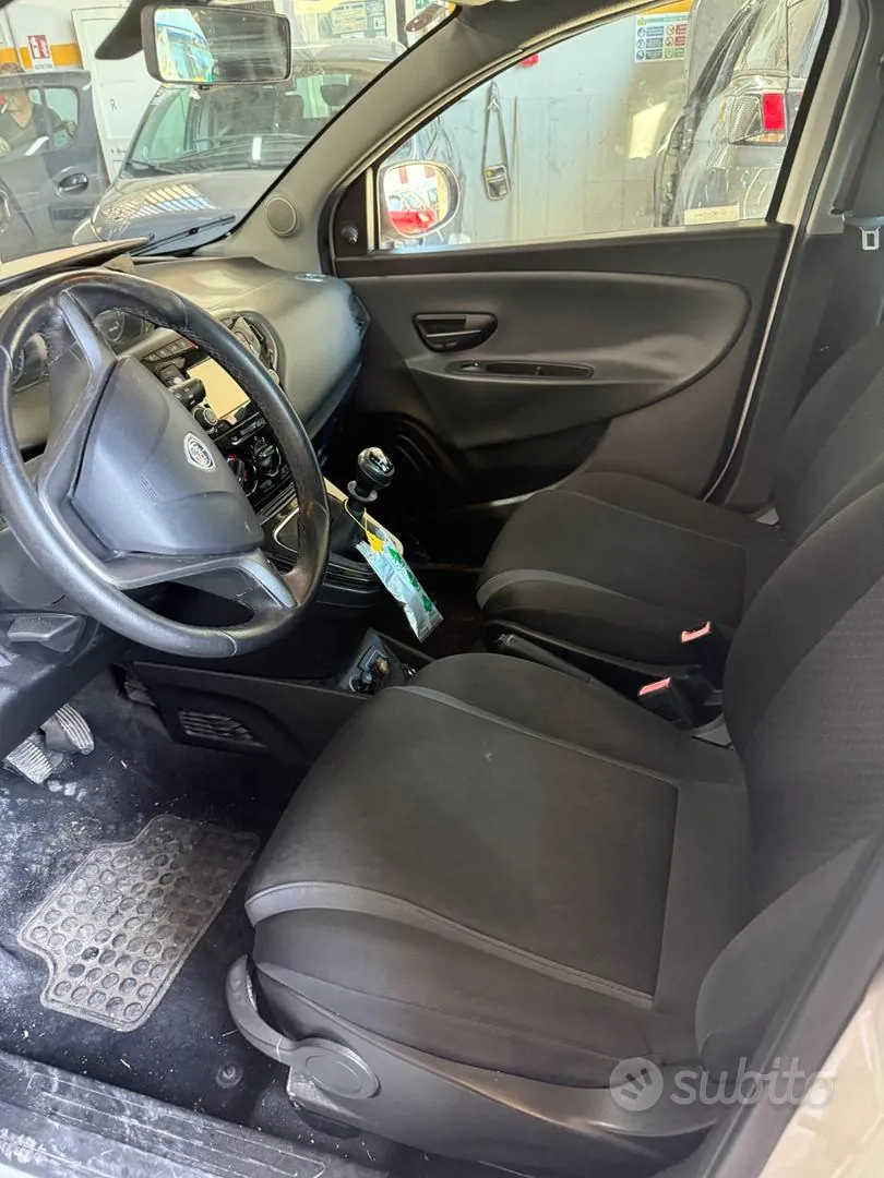 Lancia Ypsilon 2017 photo 5