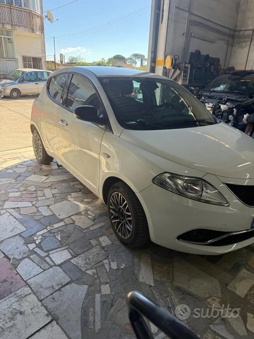 Lancia Ypsilon 2017 photo 2