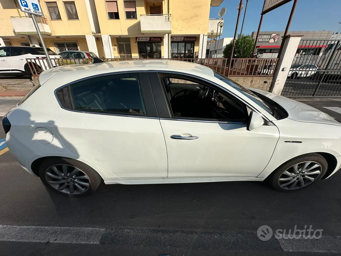 Alfa Romeo Giulietta 2011 photo 2