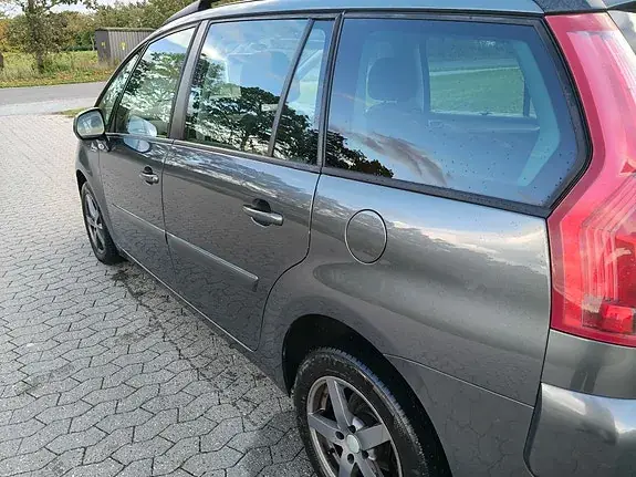 Citroen Grand C4 Picasso 2013 photo 4