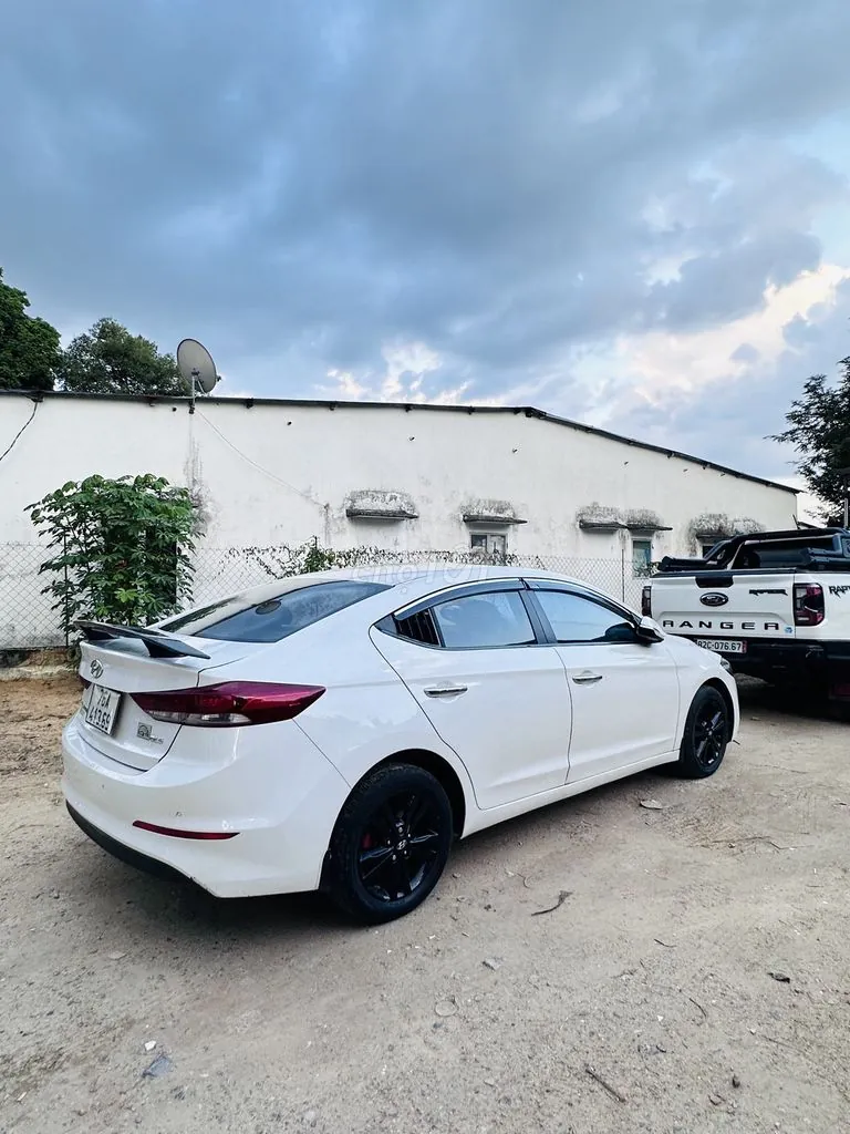 Hyundai Elantra 2016 photo 2
