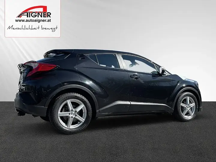 Toyota C-Hr 2017 photo 2