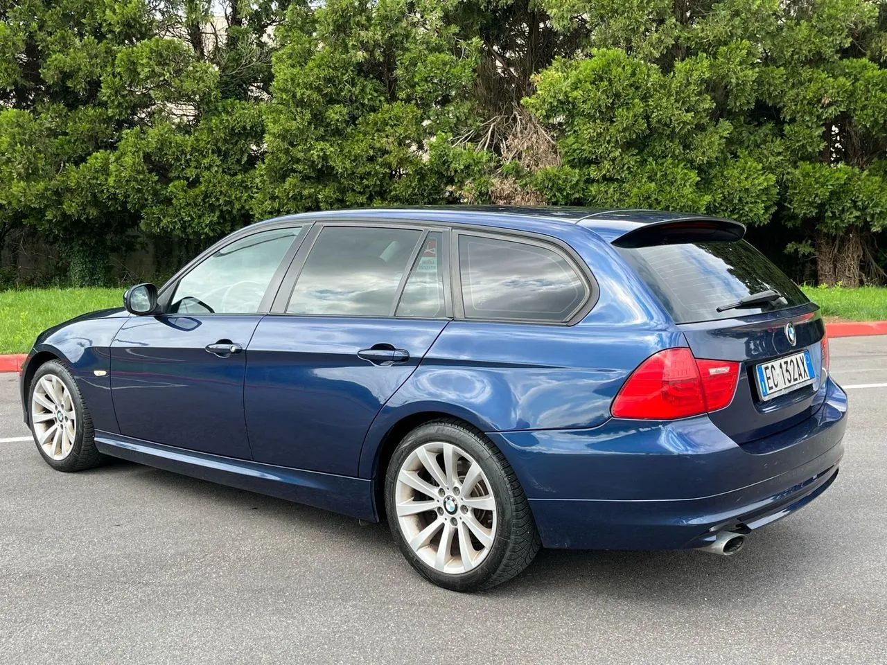 BMW 3 Series 2010 photo 4