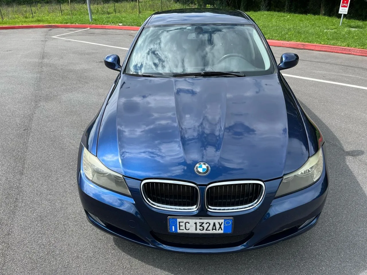 BMW 3 Series 2010 photo 2
