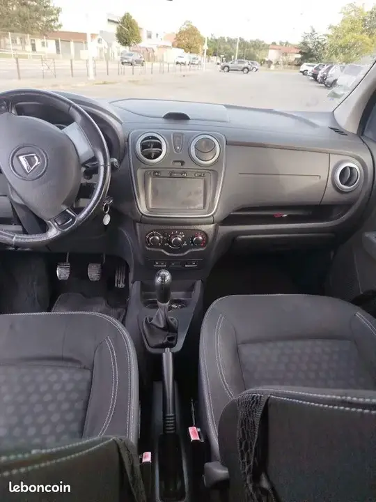 Dacia Lodgy 2015 photo 3