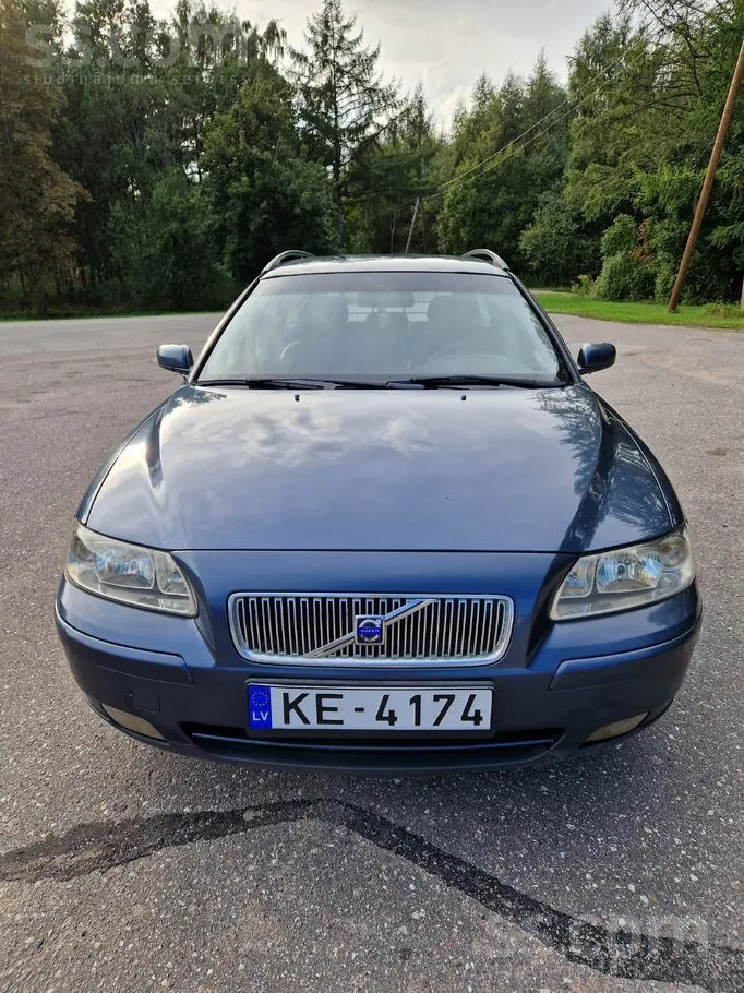 Volvo V70 2004 photo 2