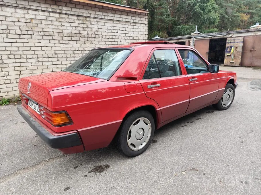 Mercedes-Benz 190E 1988 photo 3