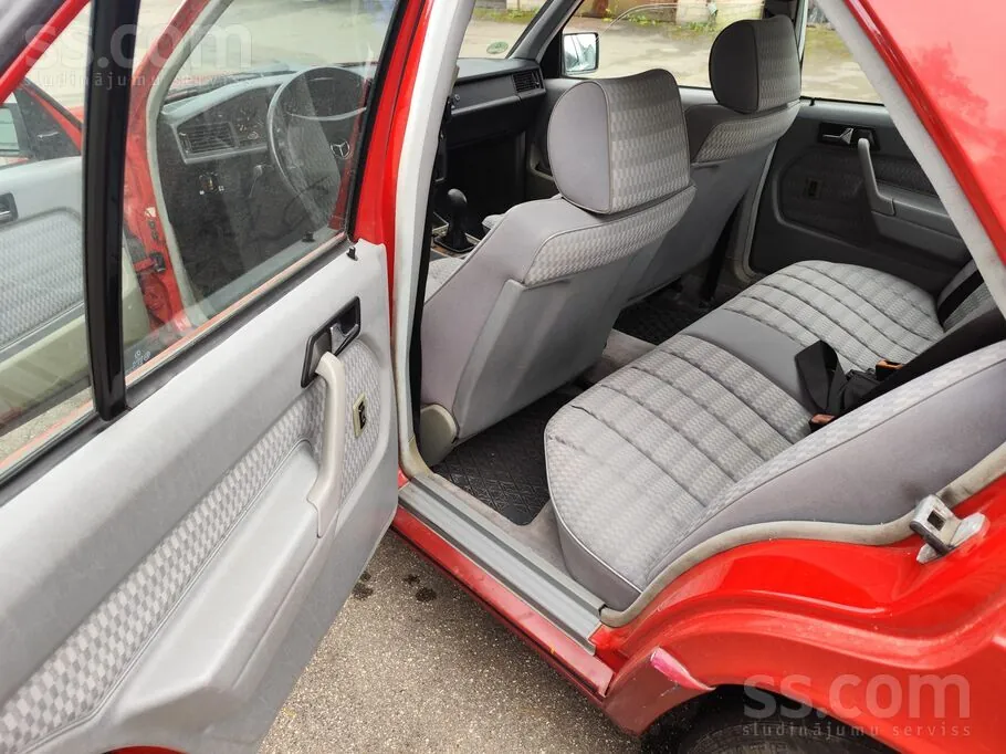 Mercedes-Benz 190E 1988 photo 5
