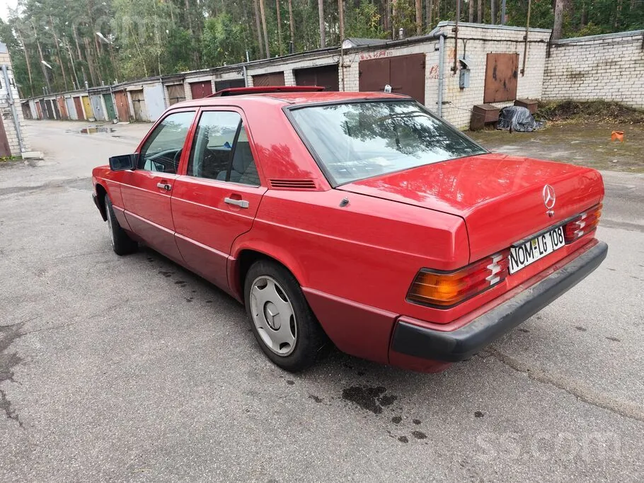 Mercedes-Benz 190E 1988 photo 4