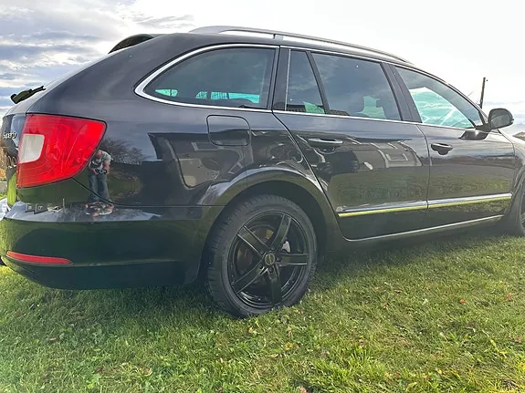 Skoda Superb 2012 photo 4