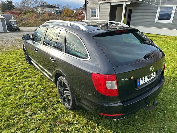 Skoda Superb 2012 photo 5