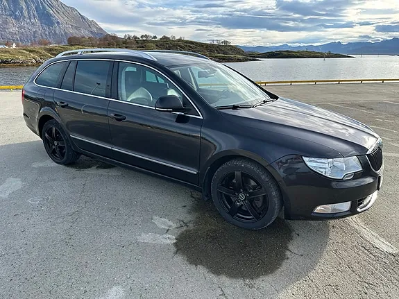 Skoda Superb 2012 photo 3