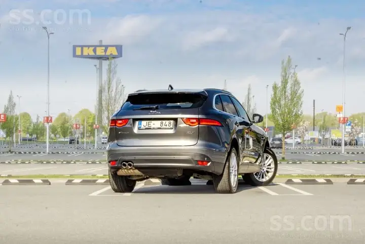 Jaguar F-Pace 2017 photo 5