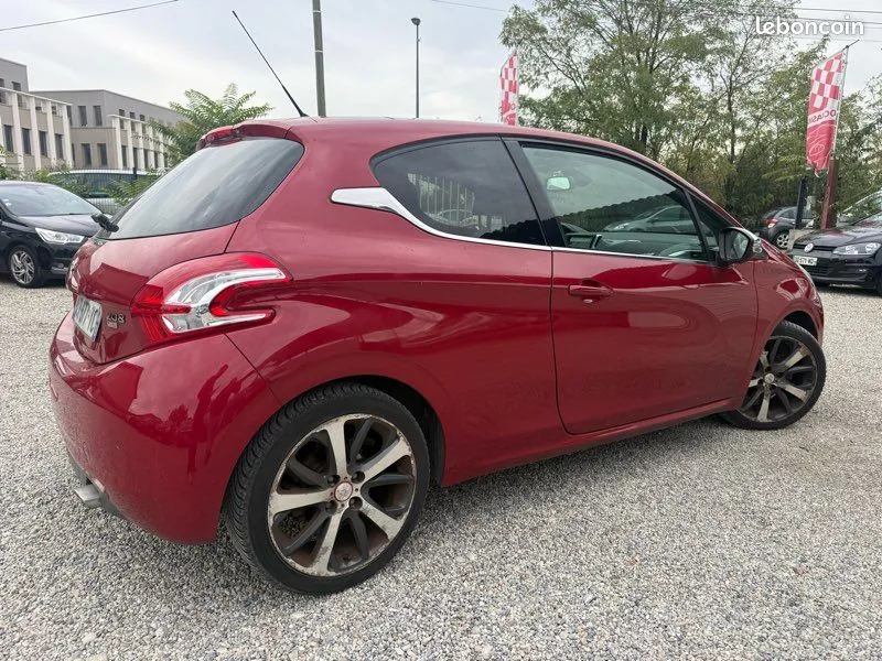 Peugeot 208 2013 photo 2
