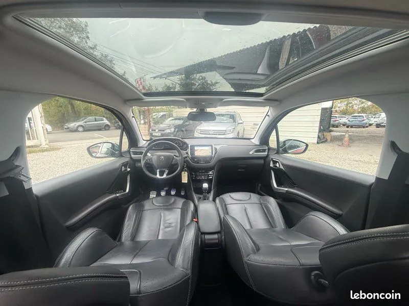 Peugeot 208 2013 photo 3