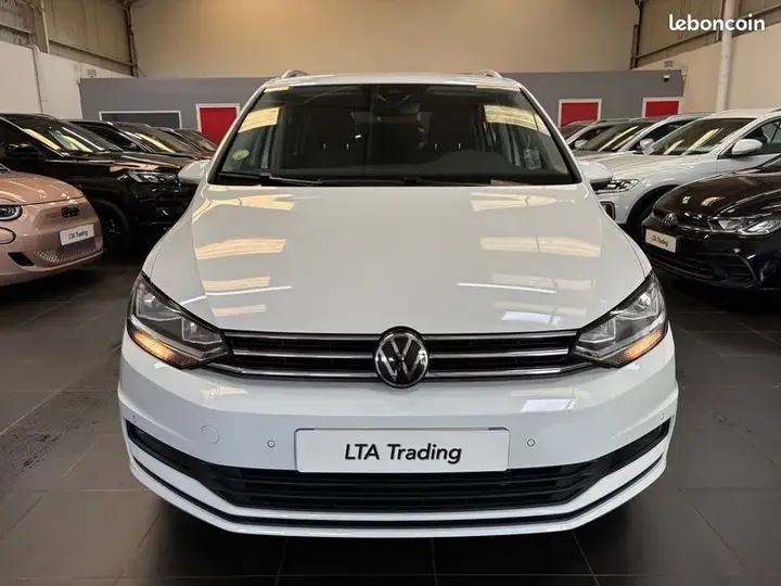 Volkswagen Touran 2023 photo 2