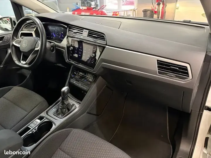 Volkswagen Touran 2023 photo 5