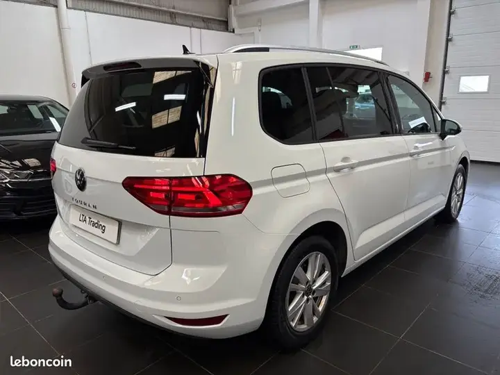 Volkswagen Touran 2023 photo 3