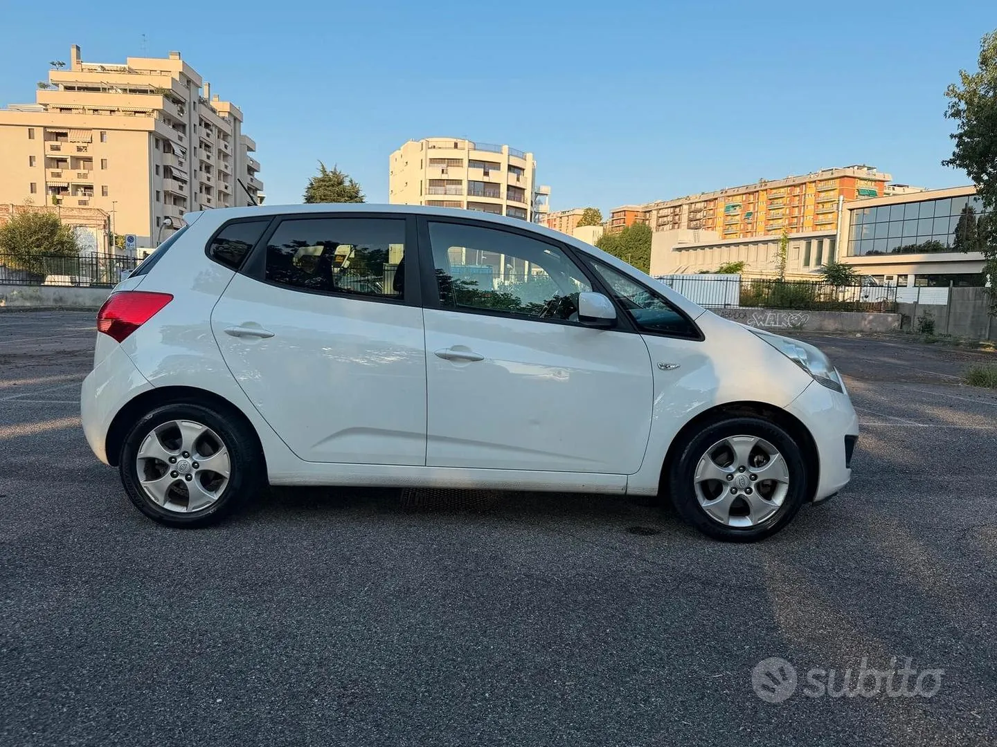 Kia Venga 2010 photo 5