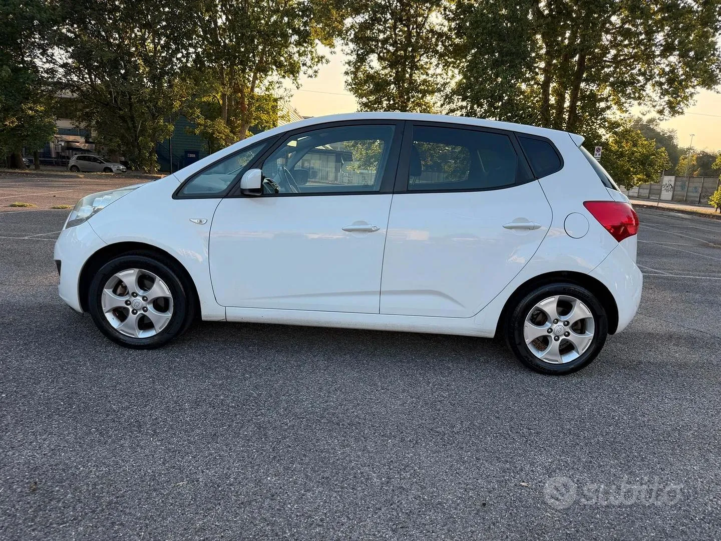 Kia Venga 2010 photo 4