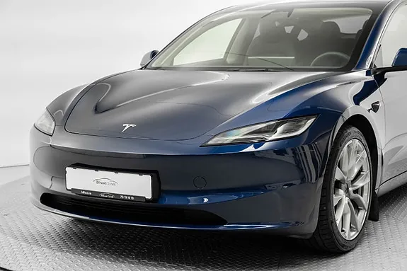 Tesla Model 3 2025 photo 2