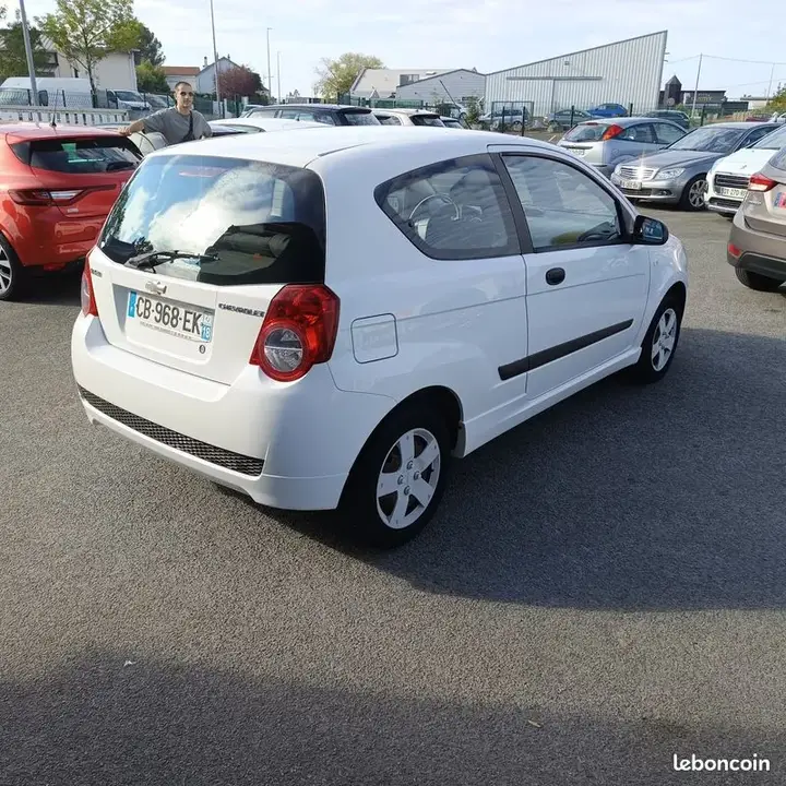 Chevrolet Aveo 2012 photo 3