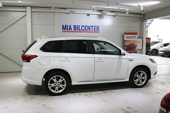 Mitsubishi Outlander 2017 photo 2