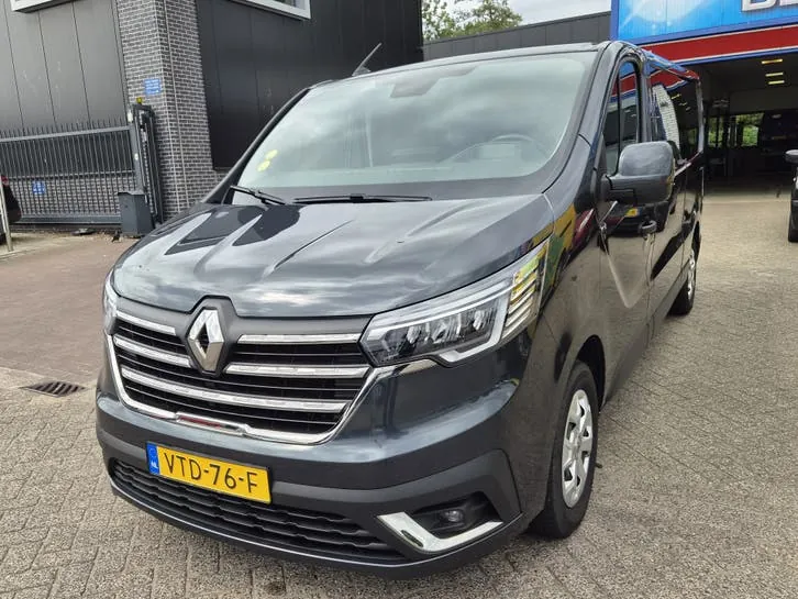 Renault Trafic 2023 photo 2
