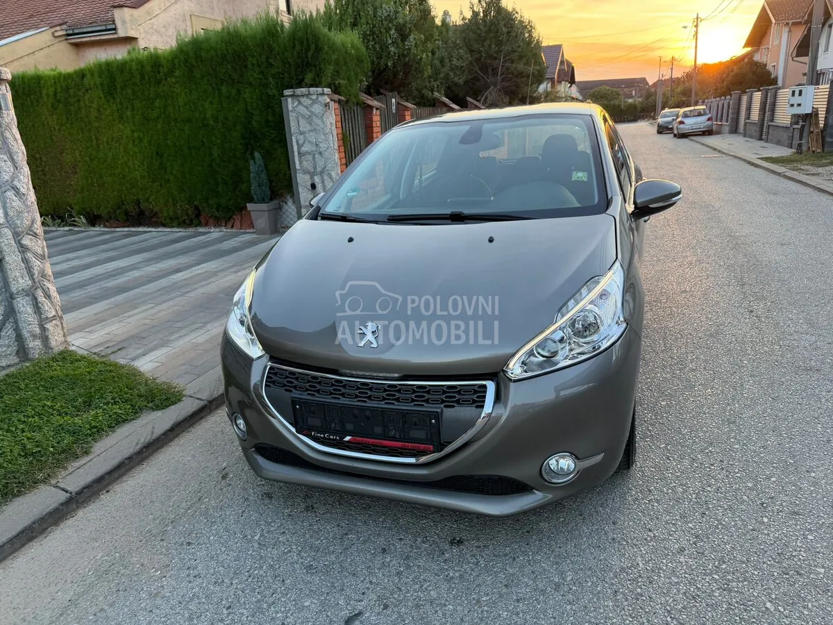 Peugeot 208 2012 photo 5