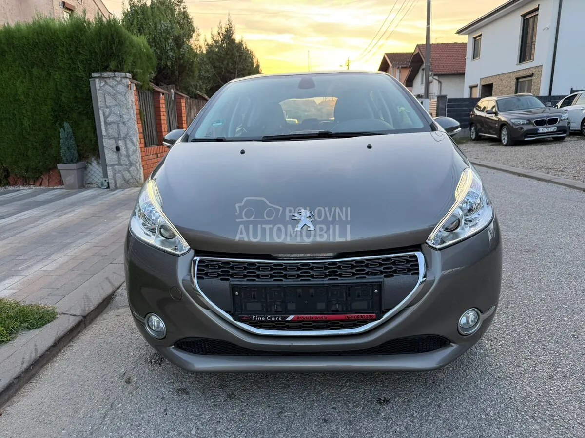 Peugeot 208 2012 photo 4