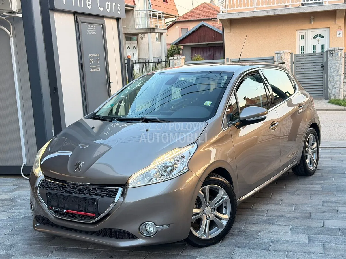 Peugeot 208 2012 photo 2