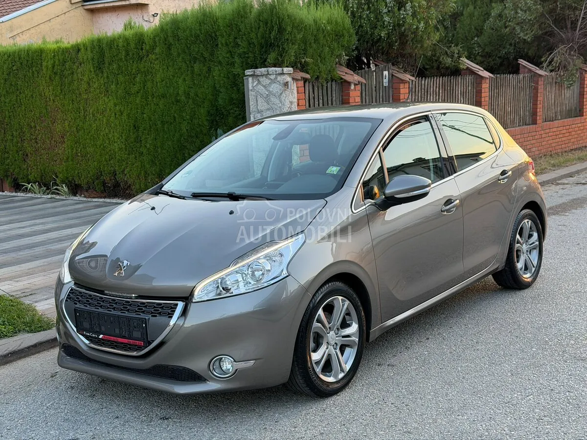 Peugeot 208 2012 photo 3