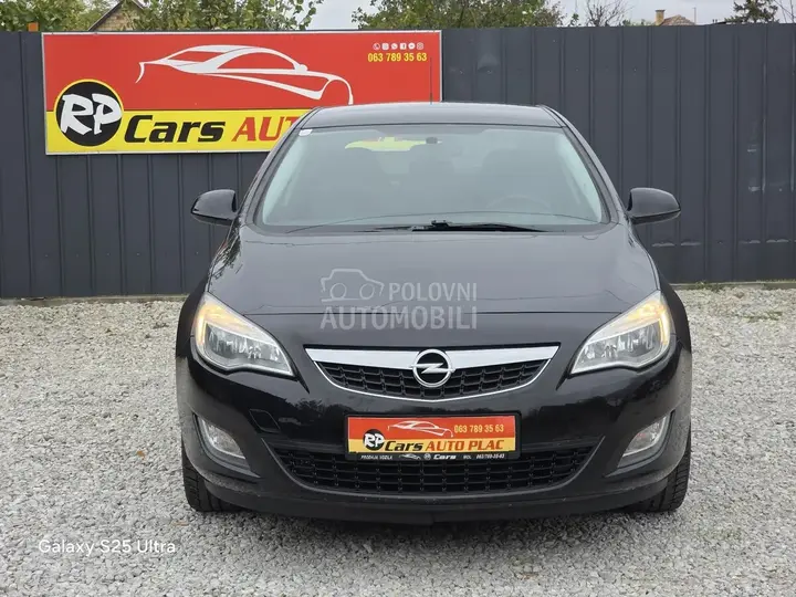 Opel Astra J 2010 photo 5
