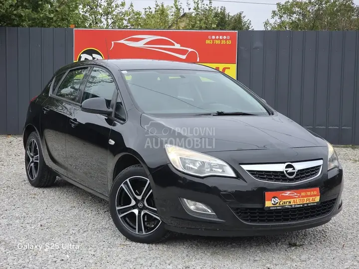 Opel Astra J 2010 photo 2