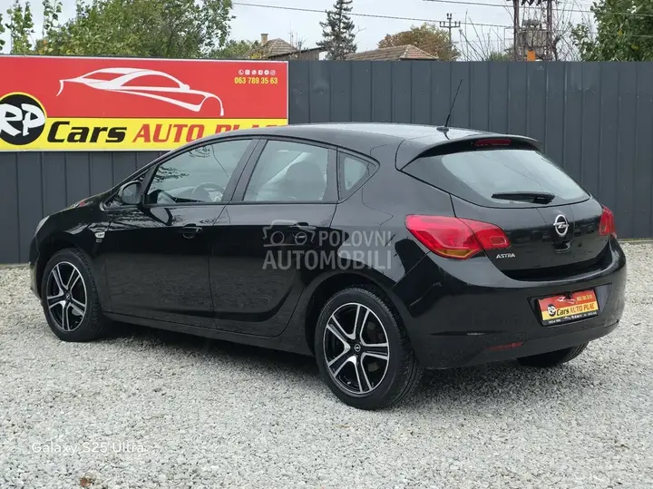 Opel Astra J 2010 photo 4